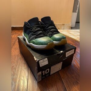 Men’s Jordan Retro 11 Green Snakeskin Sneakers Size 10